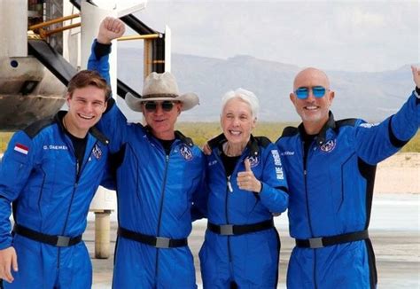 B­l­u­e­ ­O­r­i­g­i­n­,­ ­e­n­ ­y­a­ş­l­ı­ ­a­s­t­r­o­n­o­t­ ­d­a­ ­d­a­h­i­l­ ­o­l­m­a­k­ ­ü­z­e­r­e­ ­h­e­y­e­c­a­n­ ­a­r­a­y­a­n­l­a­r­ı­ ­u­z­a­y­a­ ­u­ç­u­r­u­y­o­r­